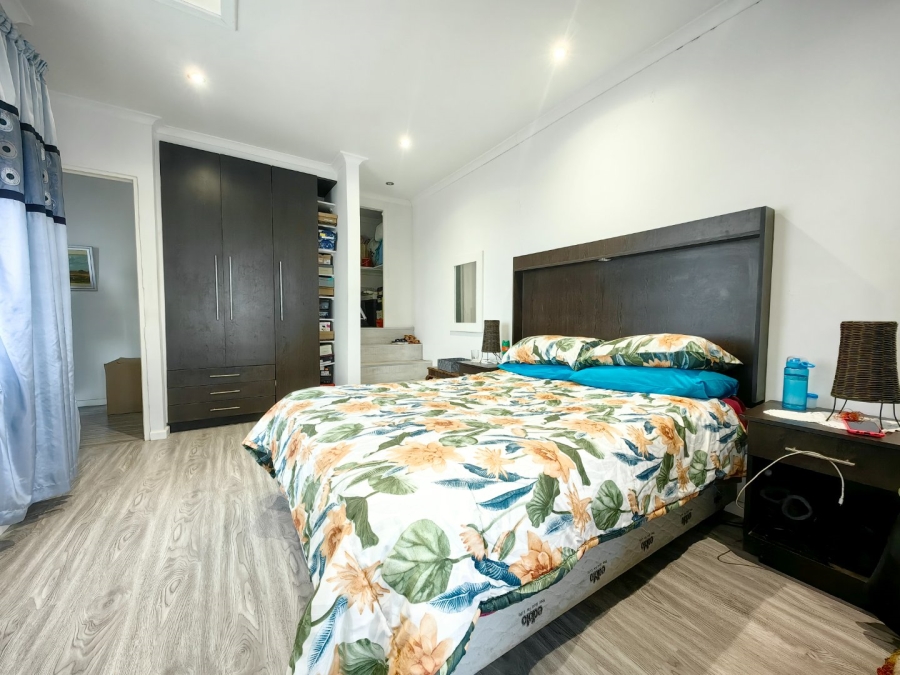 4 Bedroom Property for Sale in Lavender Hill Western Cape